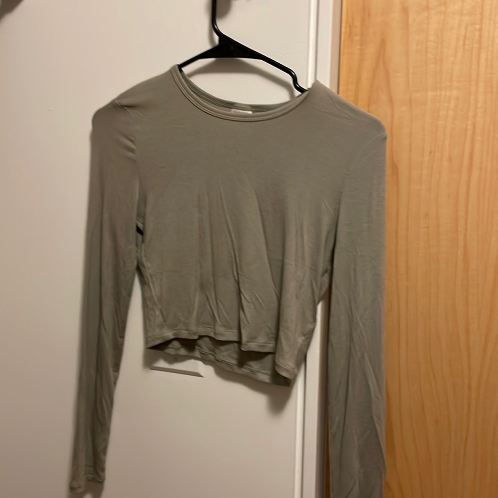 Aritzia crop